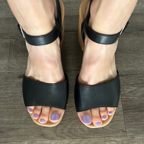 Women’s Universal Thread Clog Sandals - Picture 6 of 6